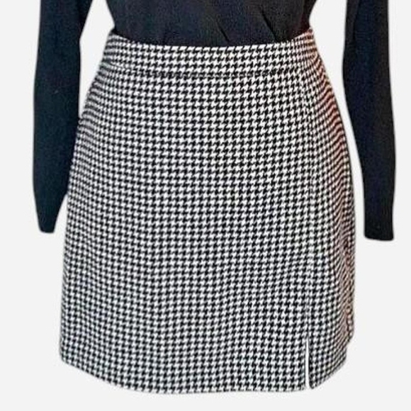 Hollister Dresses & Skirts - Hollister Houndstooth High Rise Mini Skirt With Slit Barbie Preppy Mod Alt